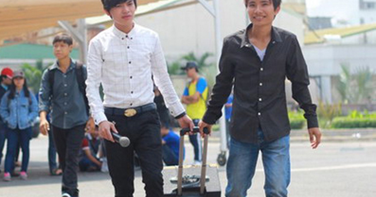 'Thánh bàn chải', 'chàng trai kẹo kéo' dự sơ tuyển Vietnam Idol 2015