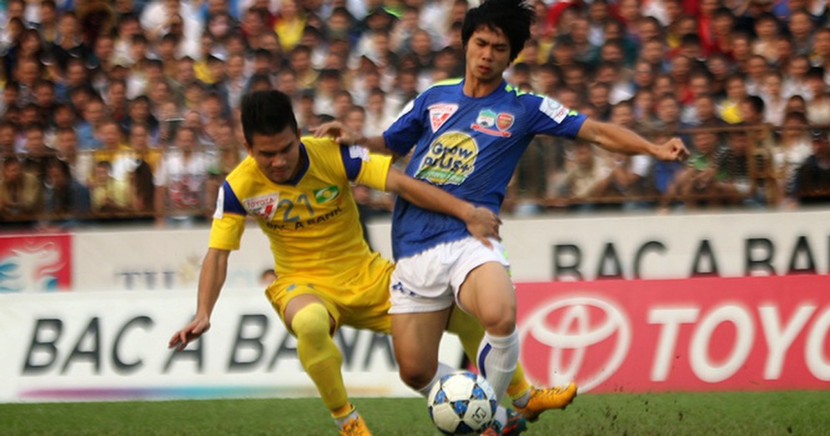 Mạnh Hùng và Phi Sơn lập công, SLNA hạ HAGL 2-0