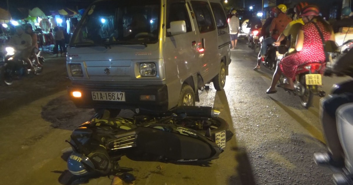 Tai nạn liên hoàn ở vùng ven TP.HCM, 2 người bị thương nặng