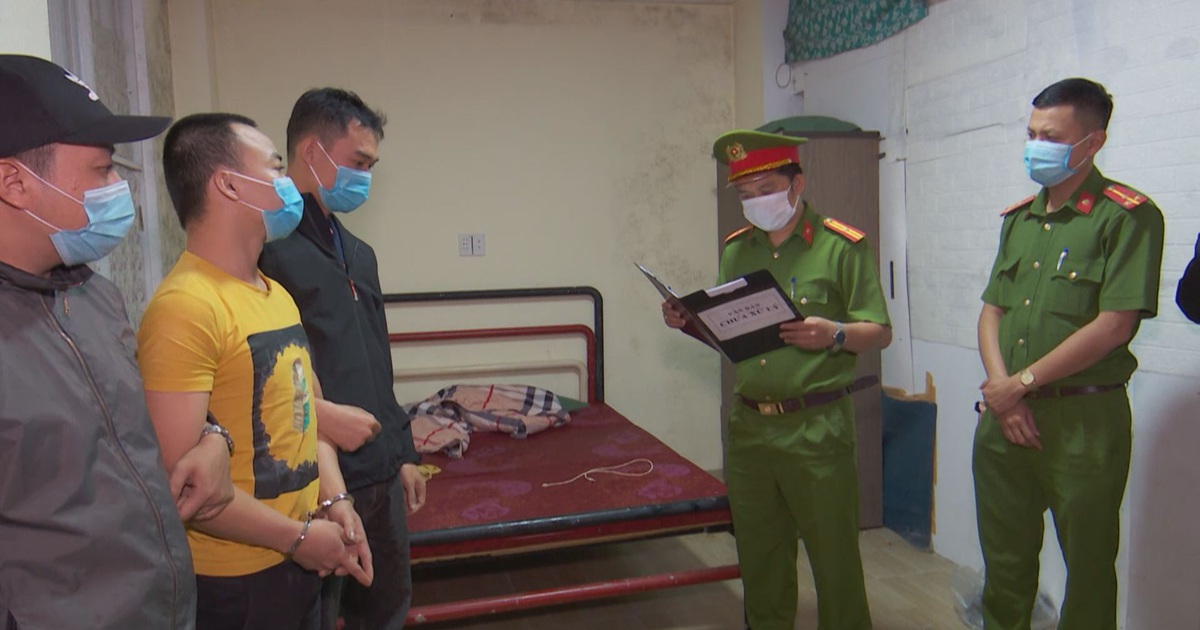 Rảnh rỗi sinh nông nổi, hai kẻ thất nghiệp đập phá ô tô