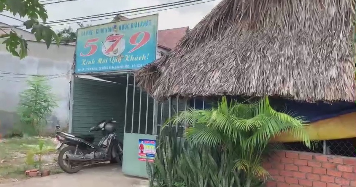 Bắt quả tang 2 nữ nhân viên đang massage kích dục cho khách trong quán cà phê