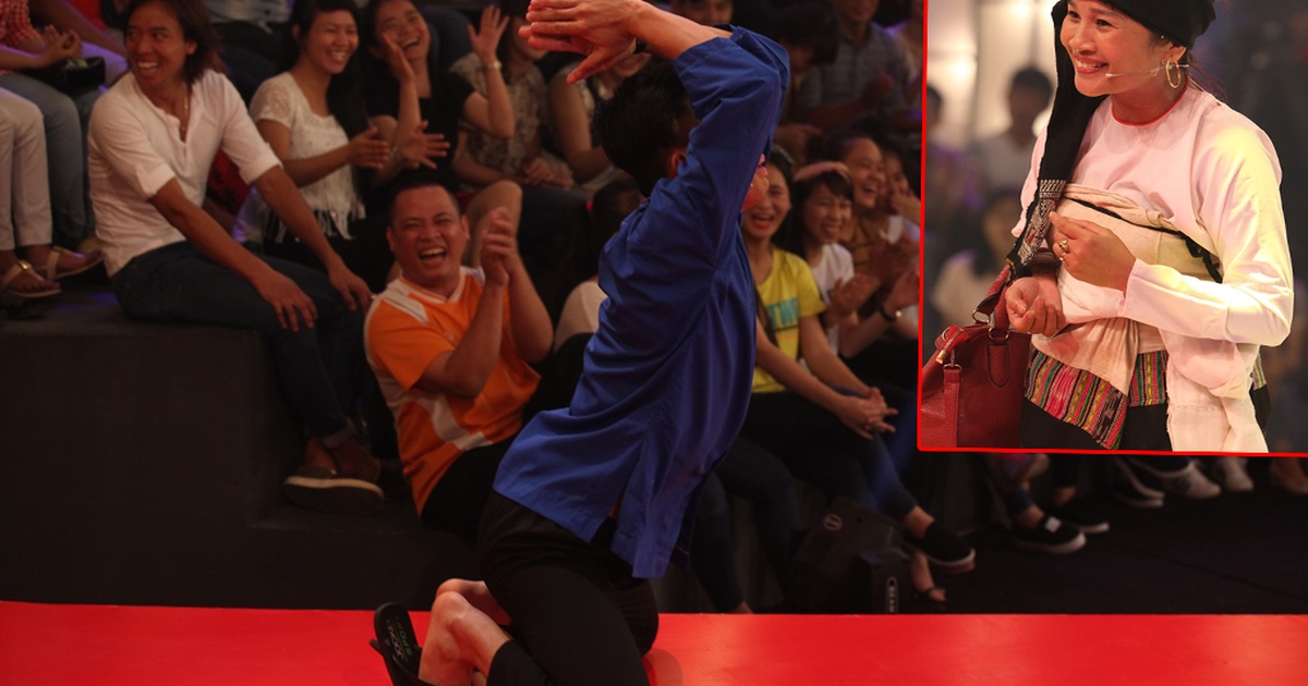 Trấn Thành quỳ lạy thí sinh 'bán lợn đi thi' giành 100 triệu