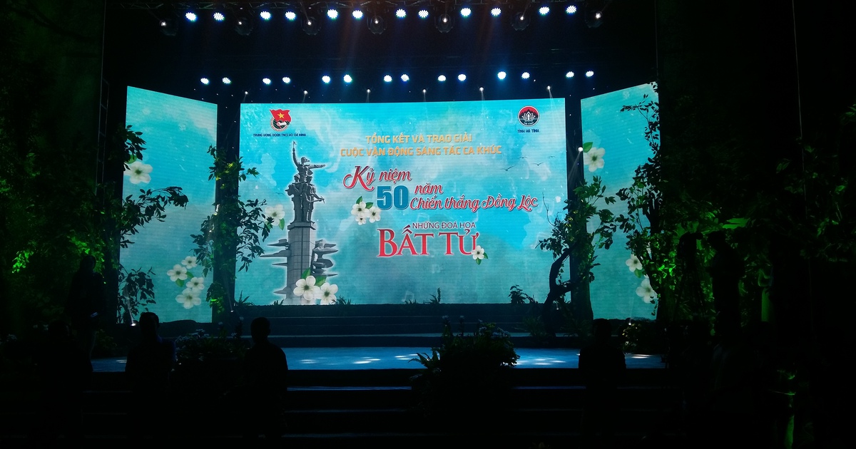 [TRỰC TIẾP] 'Những đóa hoa bất tử' kỷ niệm 50 năm chiến thắng Đồng Lộc