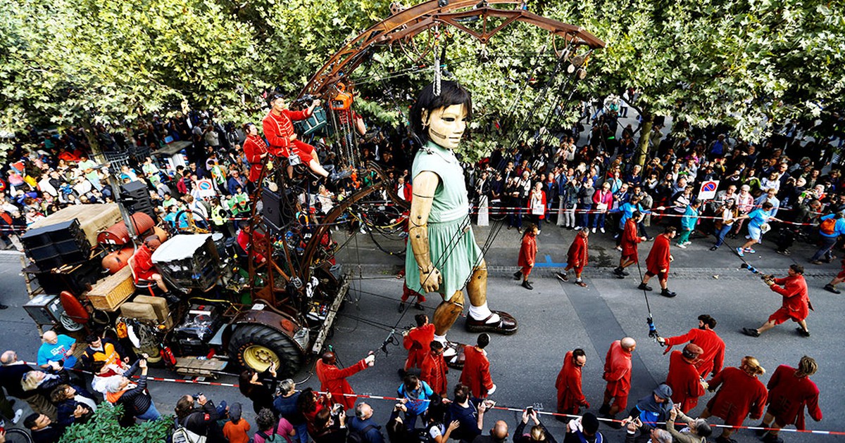 Thụy Sĩ: Thích thú với diễu hành múa rối trên đường phố