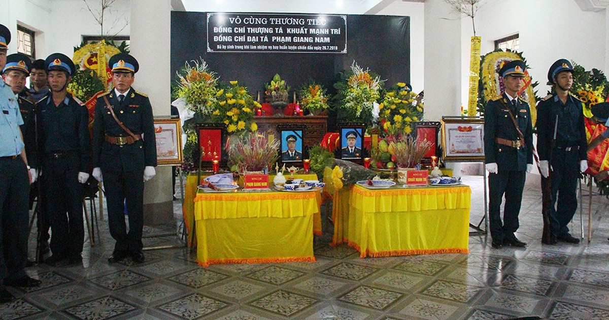 Thương tiếc tiễn đưa 2 phi công vụ rơi máy bay SU-22 về đất mẹ