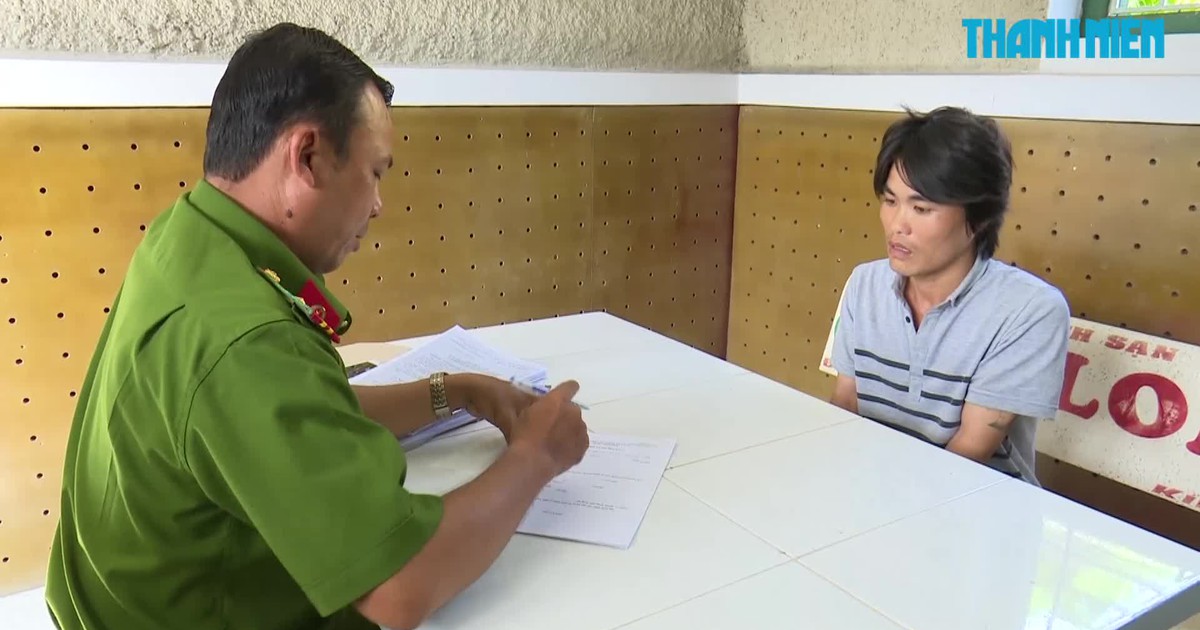 Hai người đàn ông cướp giật máy tính bảng của bé gái 8 tuổi