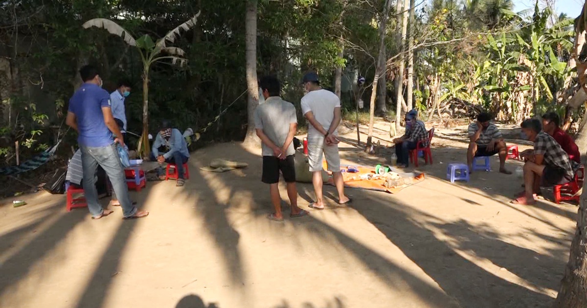 Tụ tập đánh bạc khi đang cách ly xã hội, còn giấu nhẹm “đại ca” cầm đầu