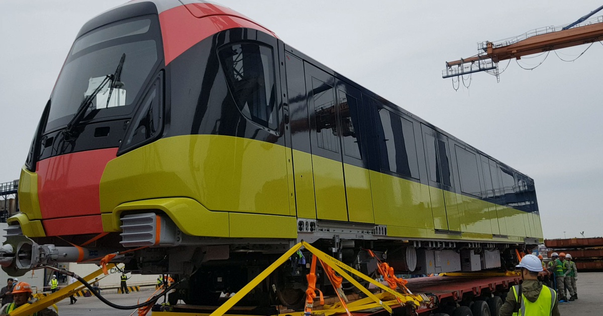 Cận cảnh đoàn tàu metro Nhổn - Ga Hà Nội vừa về tới Hải Phòng