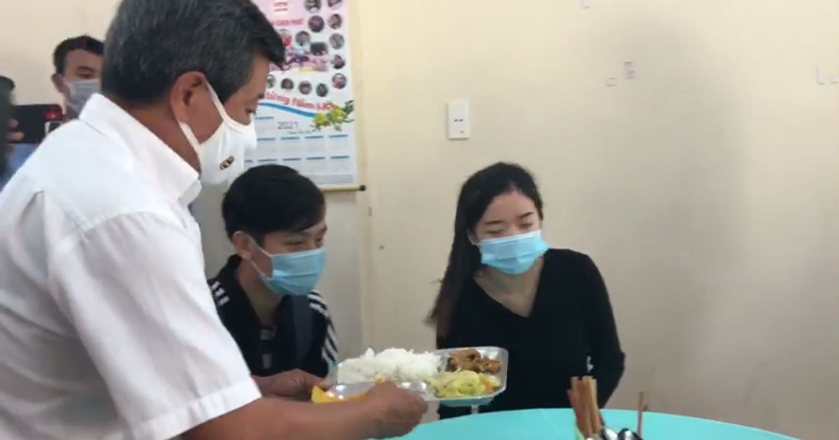 Ông Đoàn Ngọc Hải đến Huế phục vụ quán cơm 30 phút được trả 60 triệu đồng