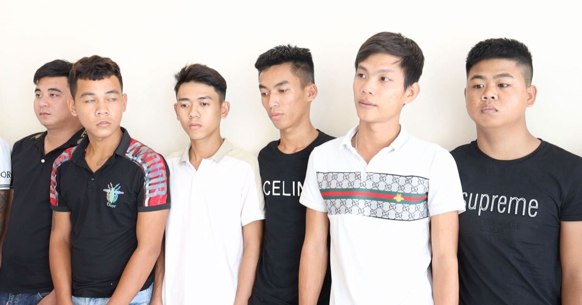 Chủ sòng bạc giữa rừng cao su bắt giữ con bạc, ép viết giấy nợ