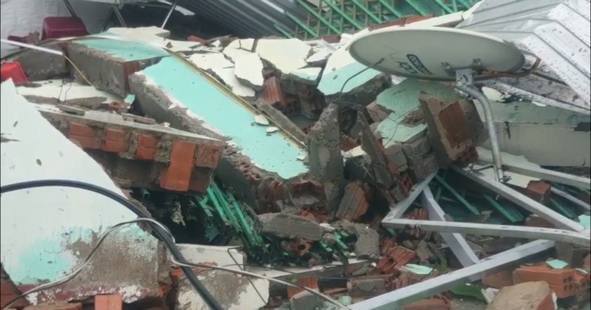 Đường phố ở Quảng Nam ngổn ngang trong bão số 4 (Noru)