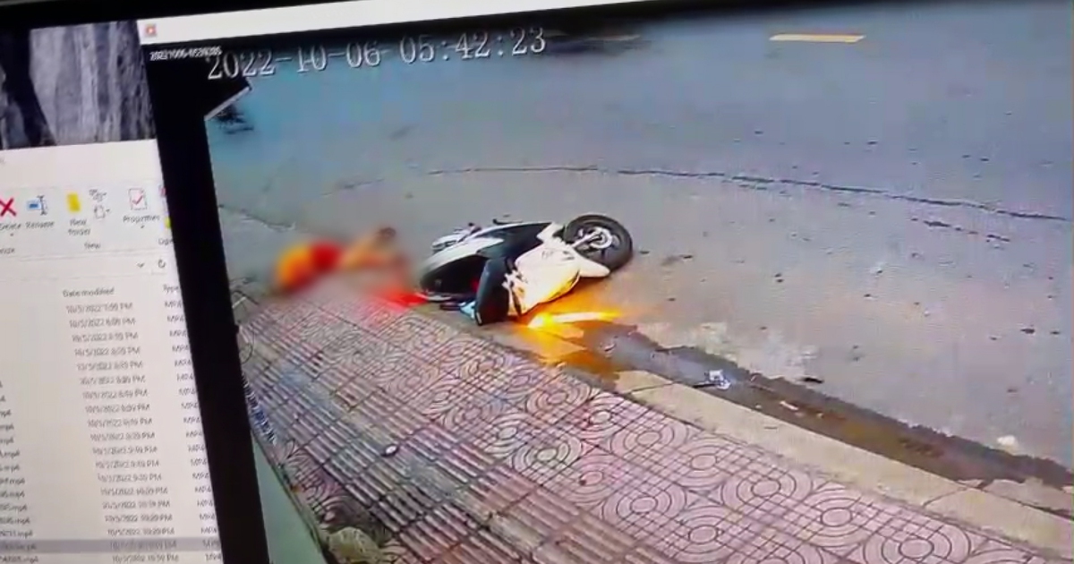 Bị cướp giật túi xách, người phụ nữ ngã đập mặt xuống đường, nằm bất động