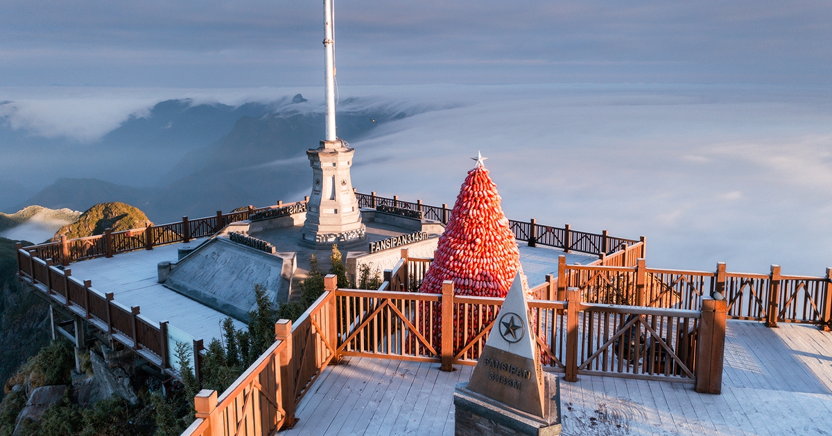 Cận cảnh băng giá dày đặc trên đỉnh núi Fansipan