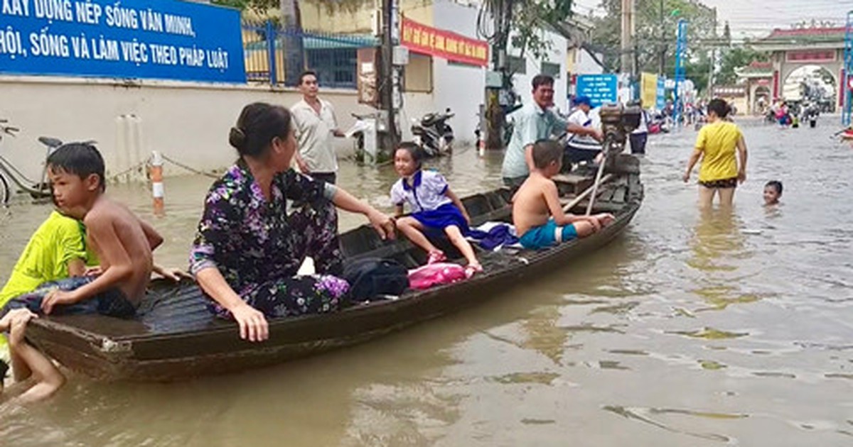 Triều cường kỷ lục khiến người Cần Thơ phải bơi xuồng xuống phố là do đâu?