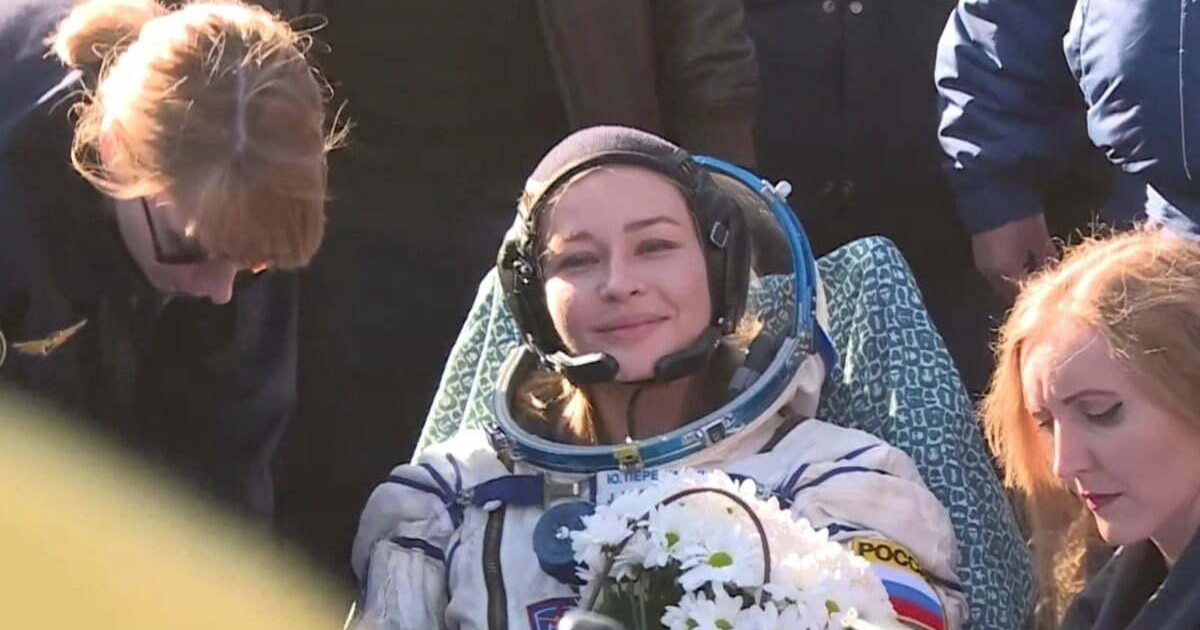 Sau sự cố gây báo động, nhóm làm phim trên vũ trụ đầu tiên trở về trái đất an toàn