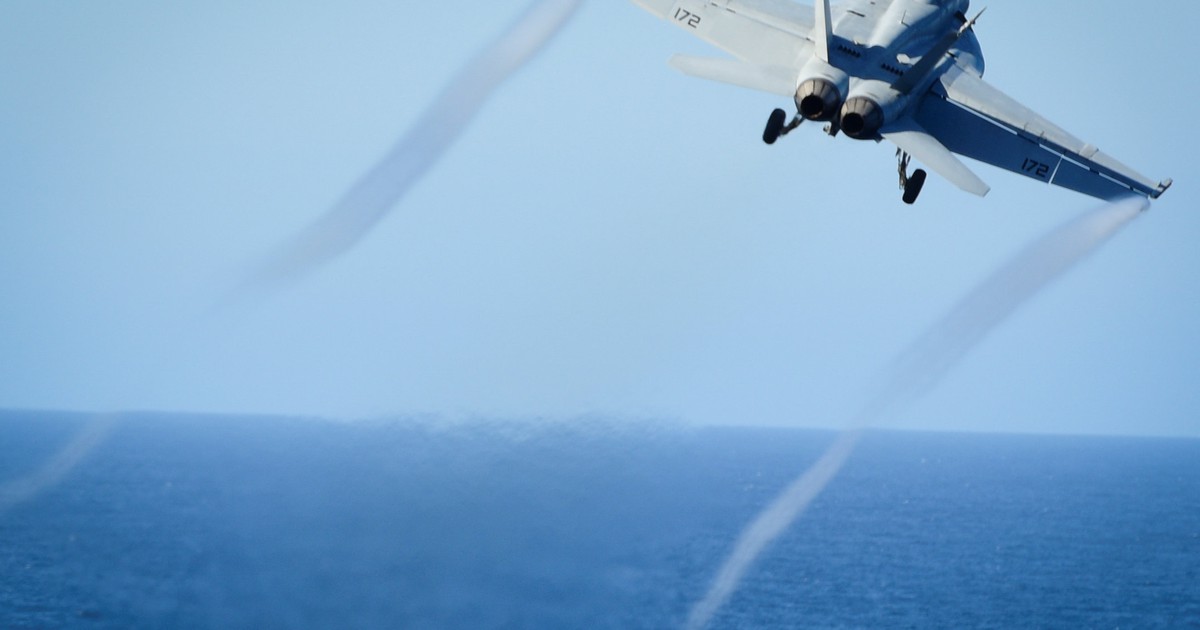 Máy bay Mỹ lần đầu bắn hạ cường kích Syria ở Raqqa