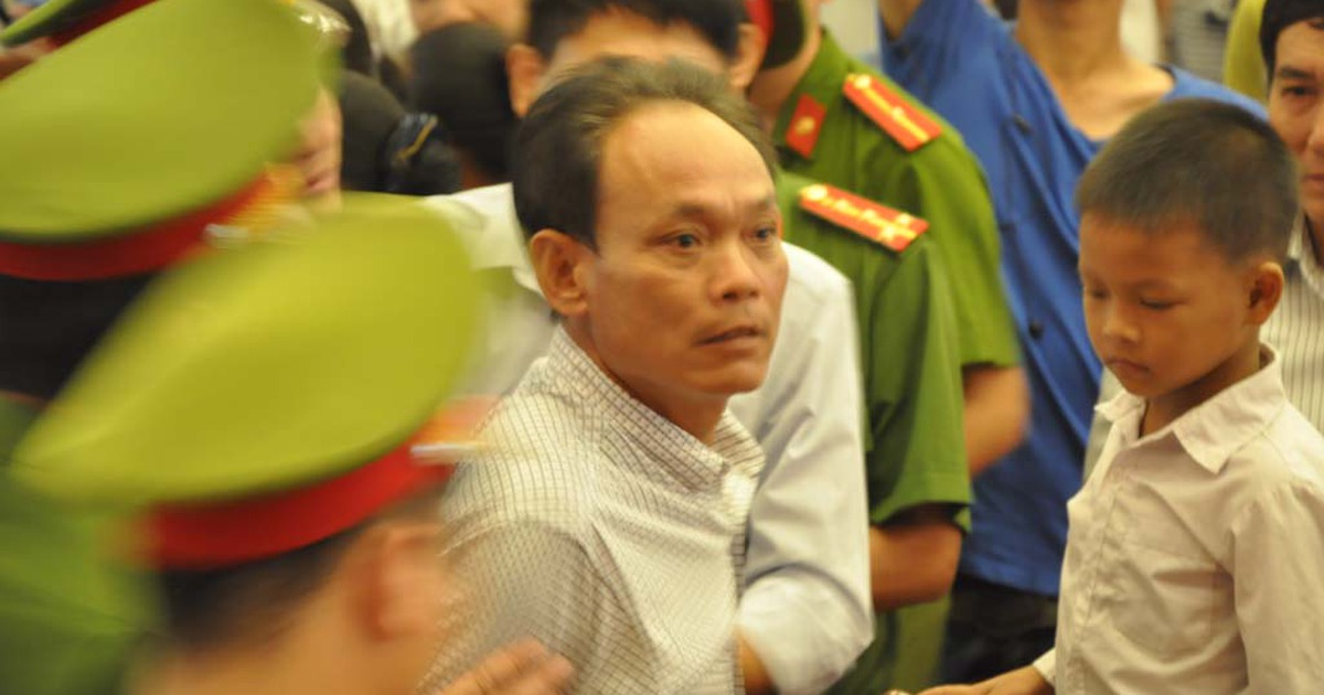 Náo loạn tại phiên xin lỗi công khai cụ ông chịu án oan 43 năm