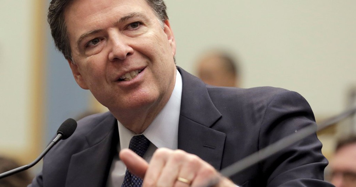 Ông Trump bất ngờ sa thải giám đốc FBI