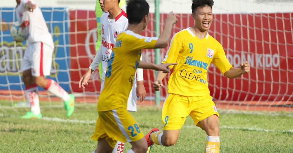 Văn Thành lập hattrick, U.21 Hà Nội T&T vào chung kết với An Giang