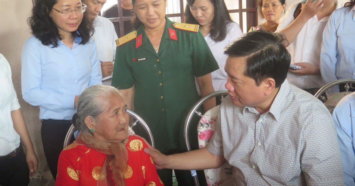 Bí thư Thành ủy Đinh La Thăng: ‘Mọi giải pháp, chính sách phải xoay quanh người dân’