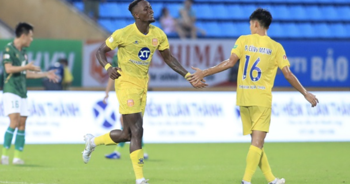 Highlights Nam Định 2-1 TP. HCM: Bàn thắng đẹp và thẻ đỏ tại Thiên Trường