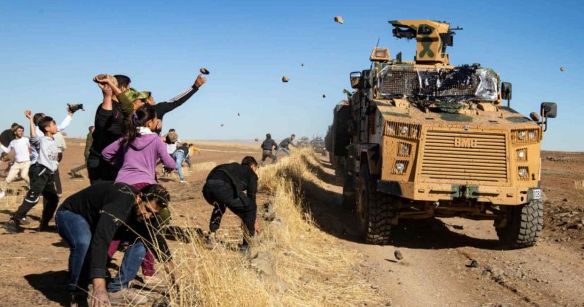 Đoàn tuần tra Thổ Nhĩ Kỳ nổ súng vào người phản đối Syria