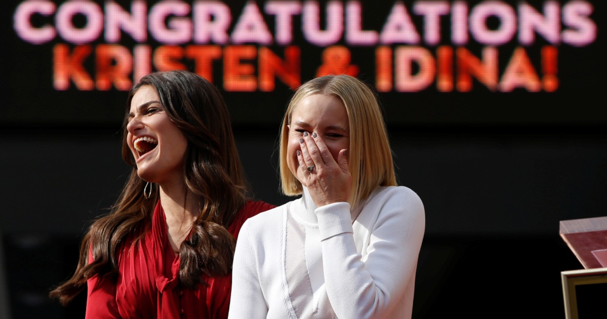 Chị em 'Nữ hoàng băng giá' được gắn sao trên Đại lộ Danh vọng