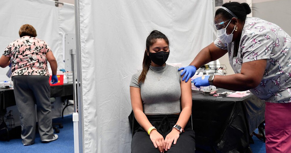 Khảo sát người Mỹ: Chưa tiêm vắc xin Covid-19 thì đừng đi máy bay!