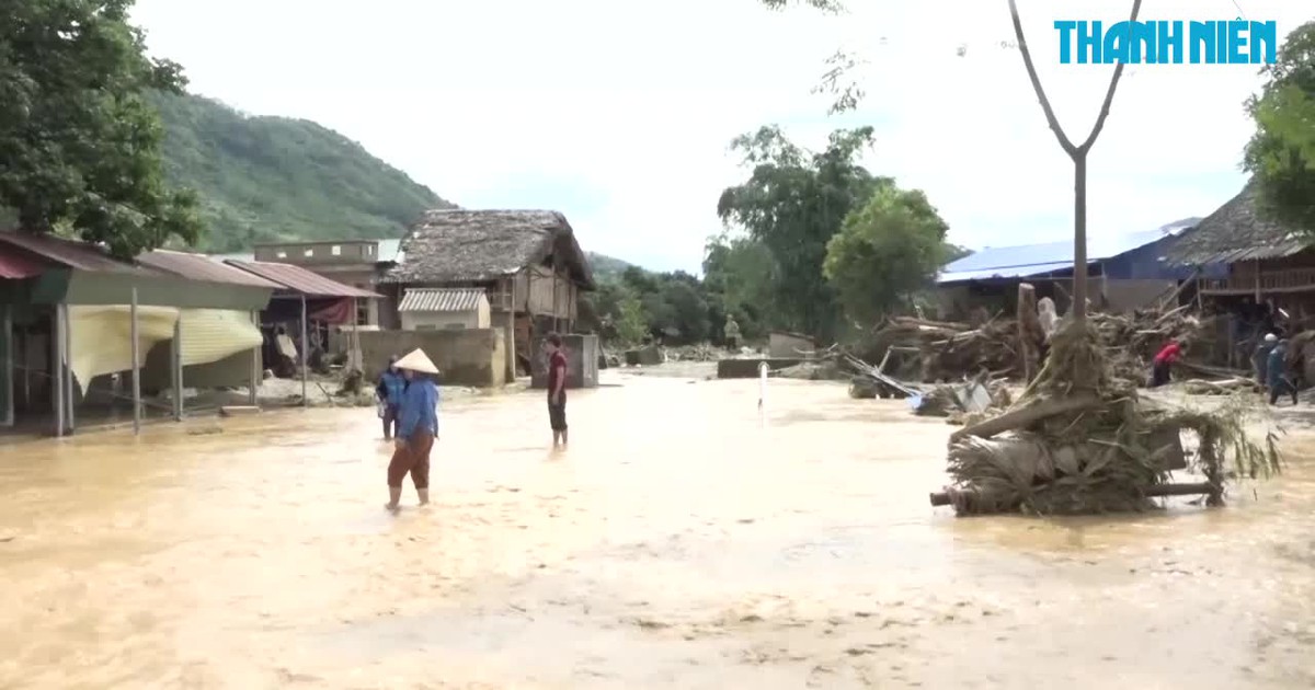 Lũ bất thường dâng cao hơn 6m cuối trôi nhiều nhà cửa ở Lào Cai