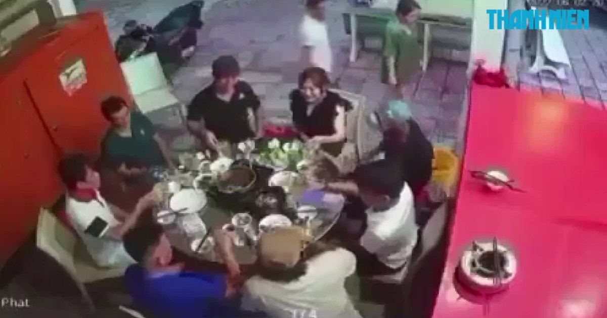 Đại ca cộm cán Bạc Liêu đâm chủ quán karaoke trên bàn nhậu