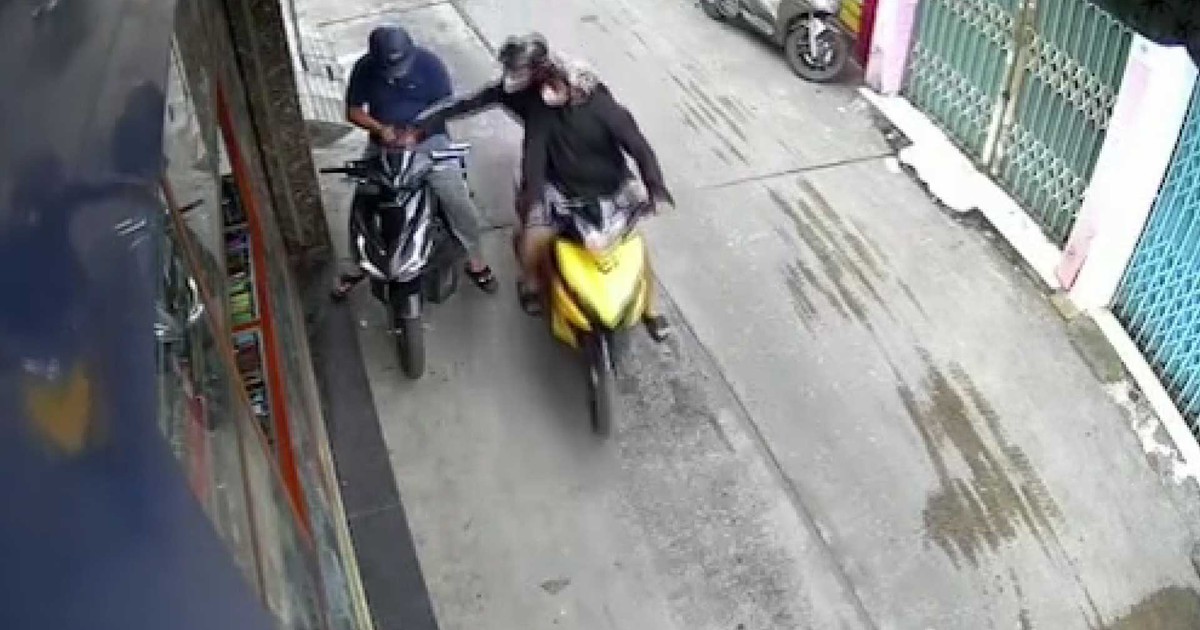 Nhóm cướp táo tợn vừa giật điện thoại vừa xịt hơi cay trên đường phố TP.HCM