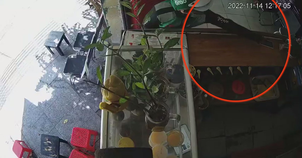 Cận cảnh nhân viên quán nước bị trộm mất điện thoại ngay cạnh mà không hay