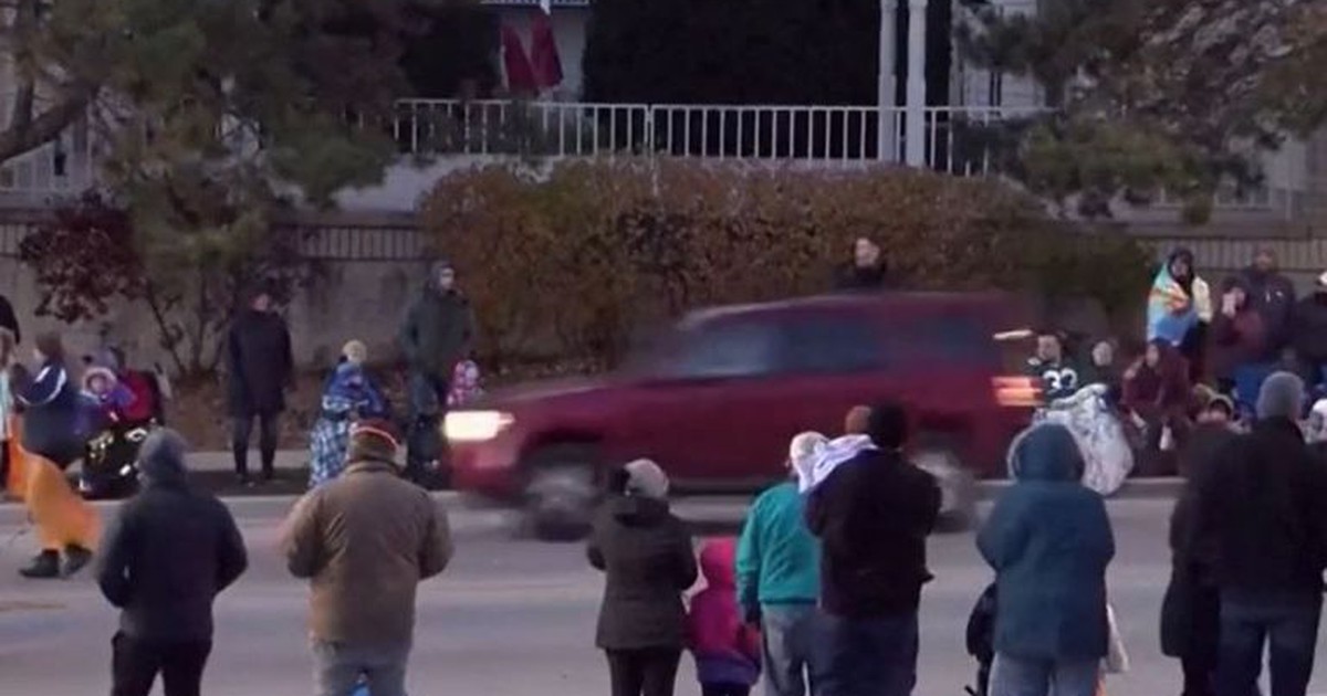 5 người chết trong vụ xe SUV lao vào lễ diễu hành Mỹ