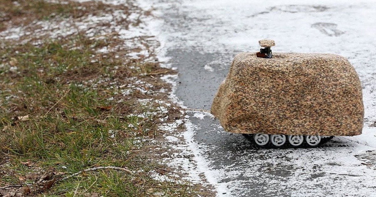 Tảng đá gián điệp lạ mắt của học viện quân sự Nga