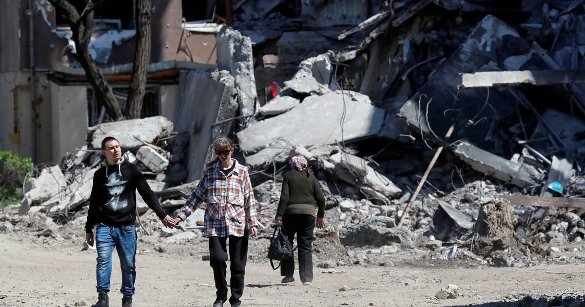 Người Mariupol kể chuyện nhà bị xe tăng bắn: 'Mở cửa ra, nhưng có còn nhà đâu'