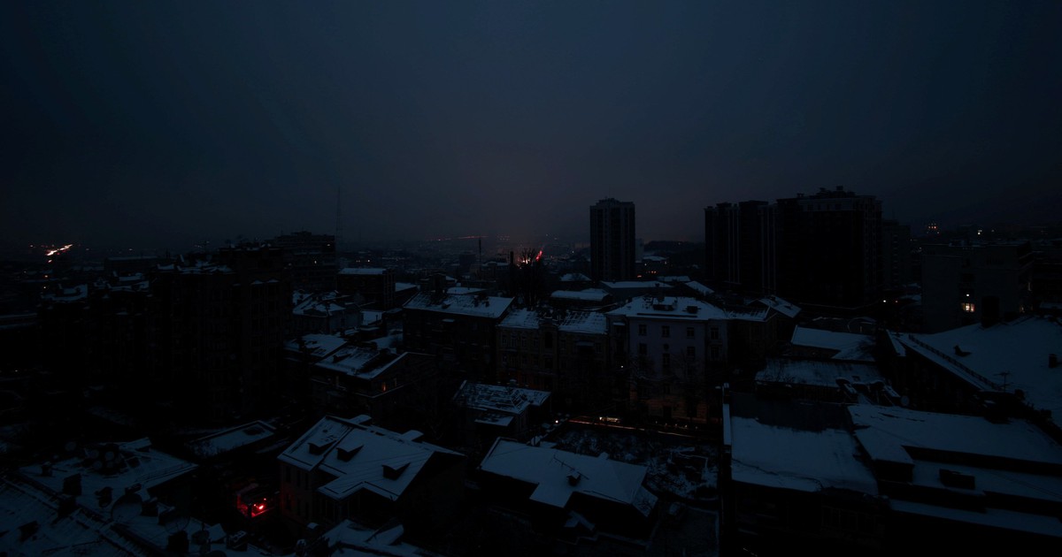 Ukraine chìm vào bóng tối trong mùa đông đầu tiên của chiến tranh