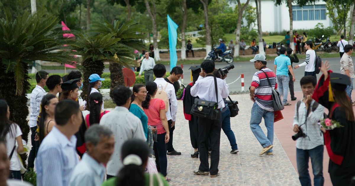 Vì sao thợ chụp ảnh dám rượt đánh sinh viên ngay tại trường ĐH Cần Thơ?