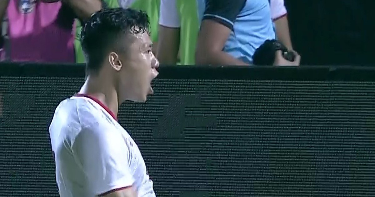 Bàn thắng nâng tỷ số lên 2-0 của Quế Ngọc Hải