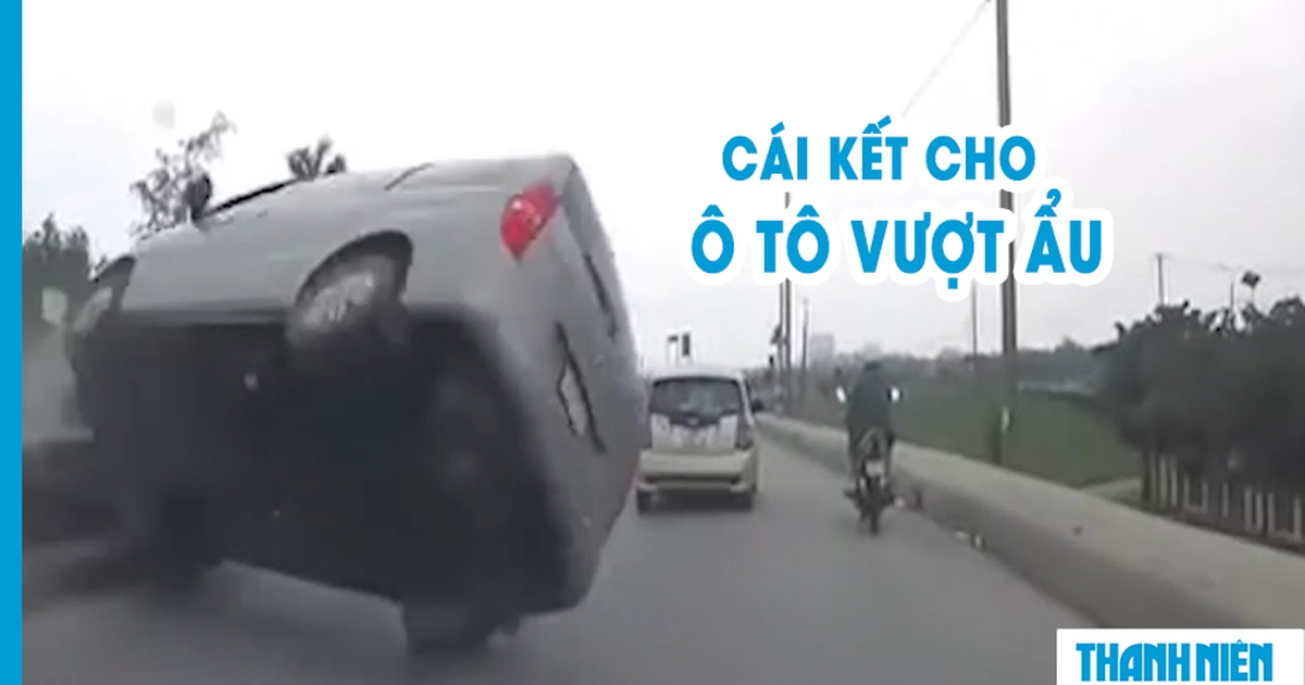 Ô tô ‘lật phơi bụng’ vì tài xế vượt ẩu, giật mình phanh gấp