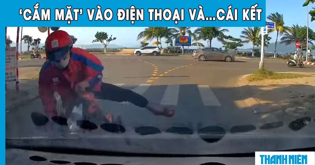 Shipper ôm cua lao thẳng vào ô tô vì mãi 'cắm mặt' vô điện thoại