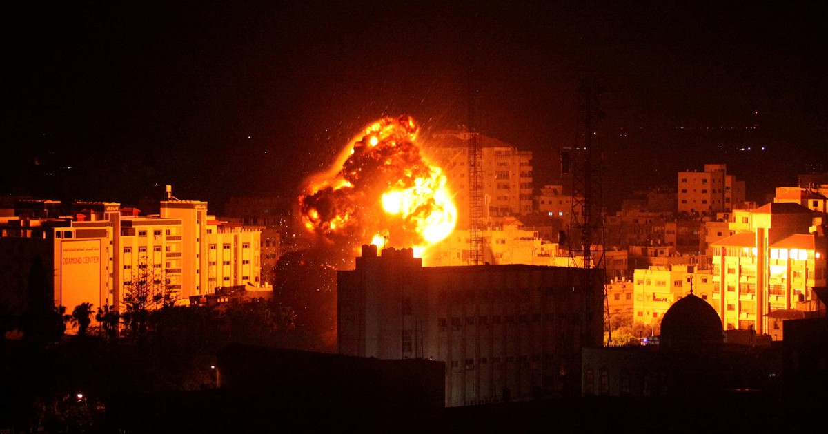 Israel không kích dữ dội Gaza sau vụ tấn công bằng tên lửa