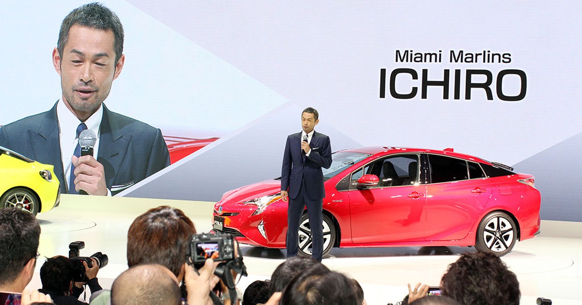 Toyota Prius 2016: 'Song kiếm hợp bích' tại triển lãm xe Việt - Nhật