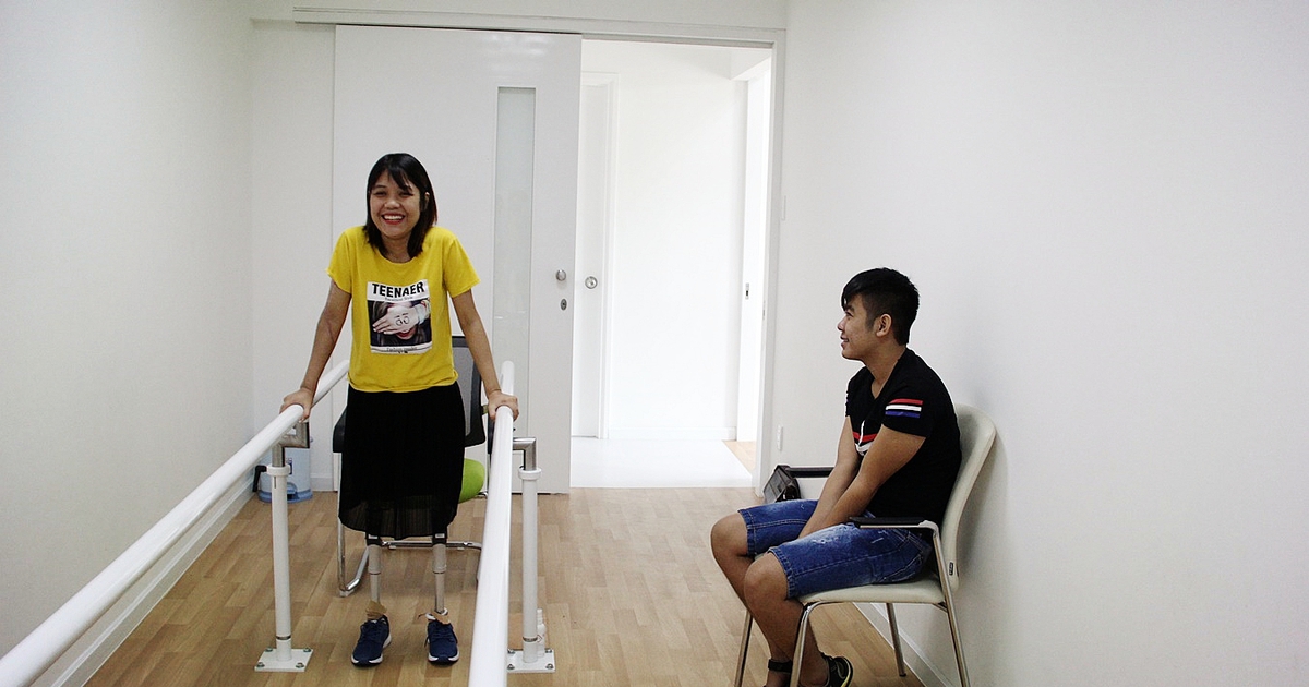 Cô giáo 9X xinh đẹp cụt hai chân đã quyết kiên trì tập đi lại thế nào?