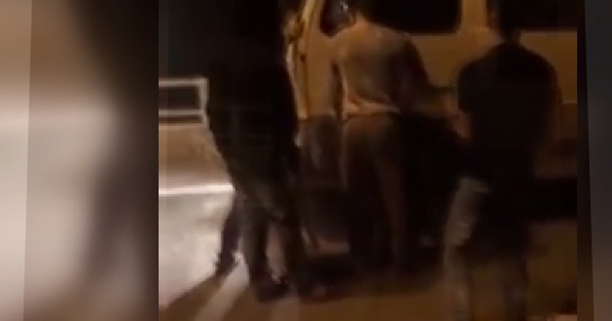 Nhóm người chặn xe trên cao tốc lấy tiền và livestream đối mặt hình phạt gì?