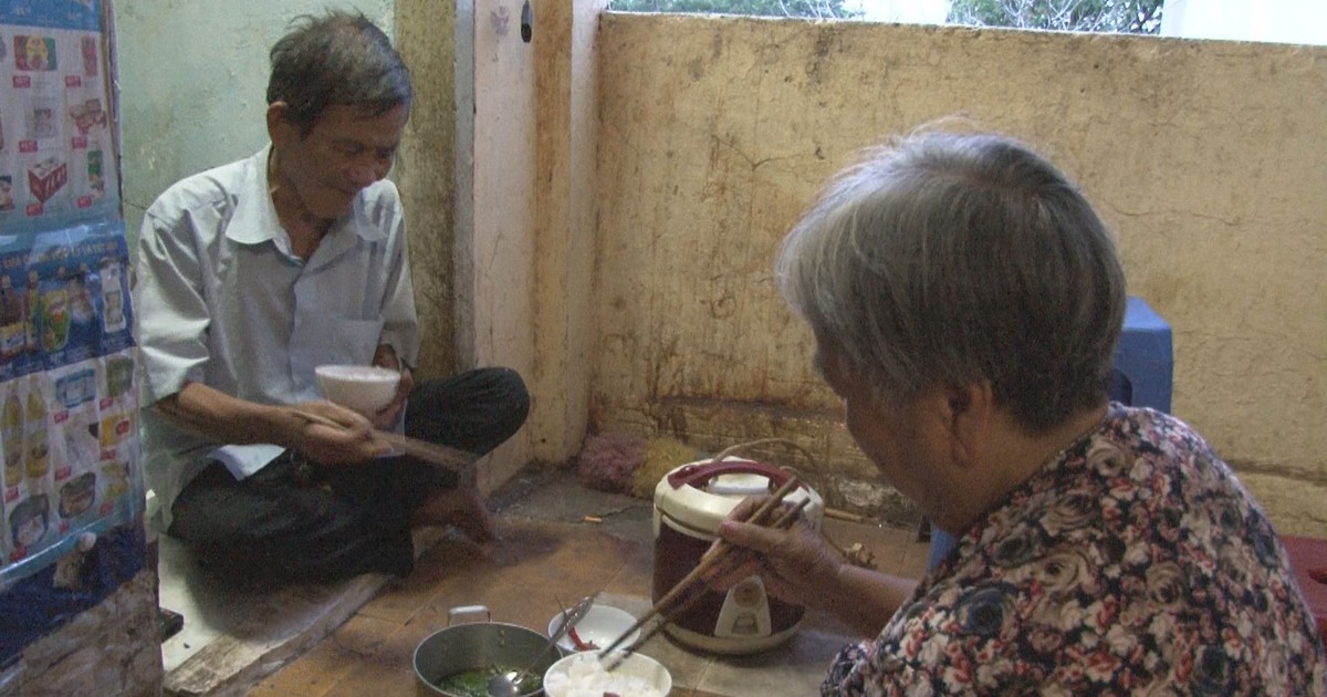 Xót phận già không mảnh giấy tùy thân