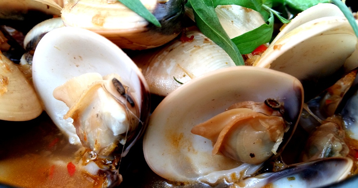 Món ngon dễ làm: 5 phút có ngay nghêu hấp Thái cay cay