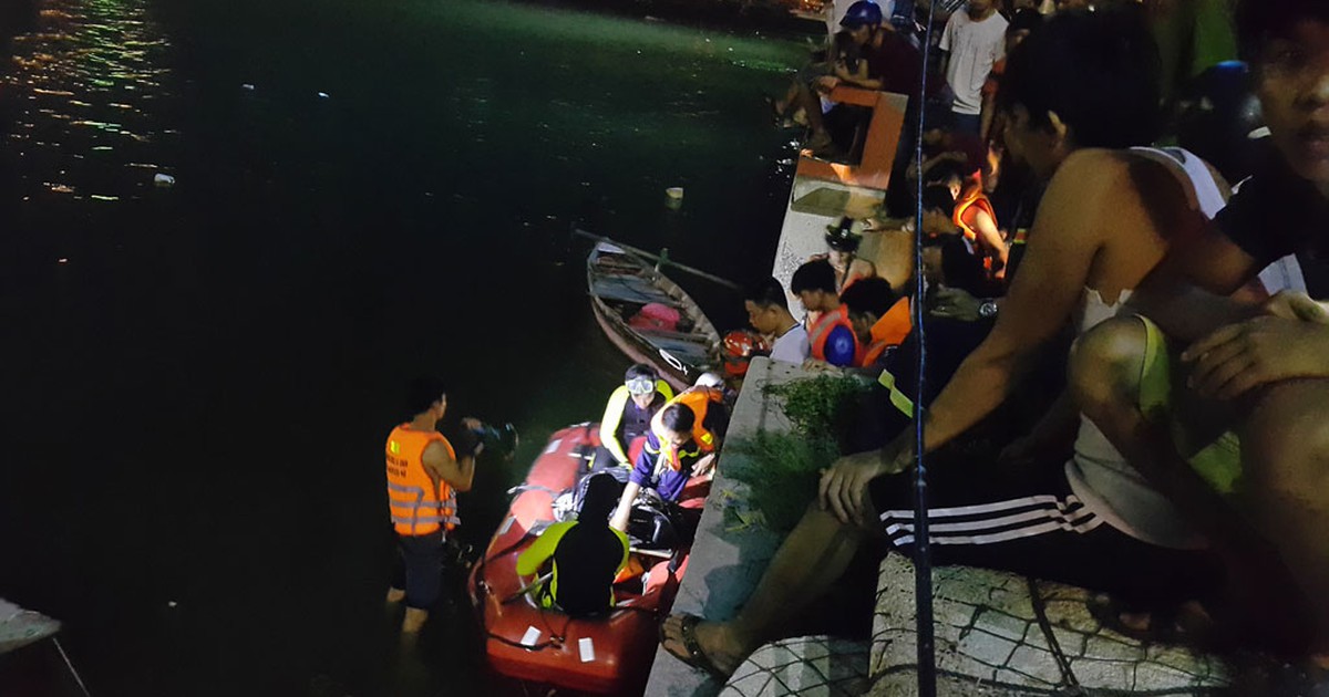 Chìm tàu du lịch trên sông Hàn: Giây phút hoảng loạn khi tàu lật úp