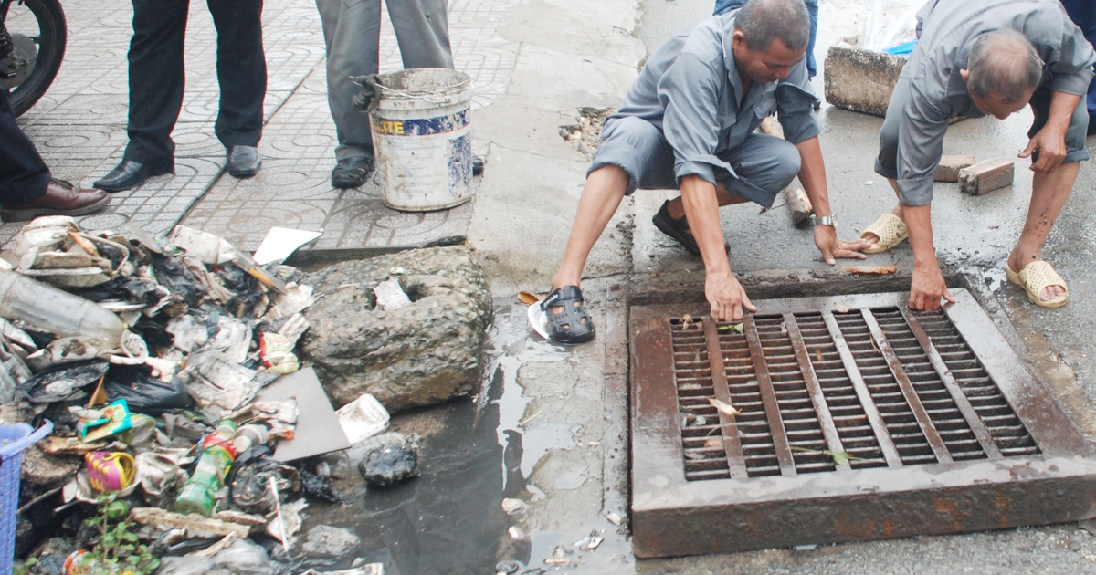 Đường Nguyễn Hữu Cảnh ngập sâu dù 'siêu máy bơm' nổ máy: TP.HCM chỉ đạo khẩn