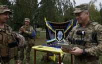 Tư lệnh bộ binh Ukraine ra tiền tuyến Bakhmut khích lệ binh sĩ