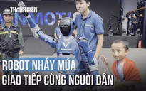 Xem robot do Việt Nam sản xuất nhảy múa, giao lưu cùng người dân